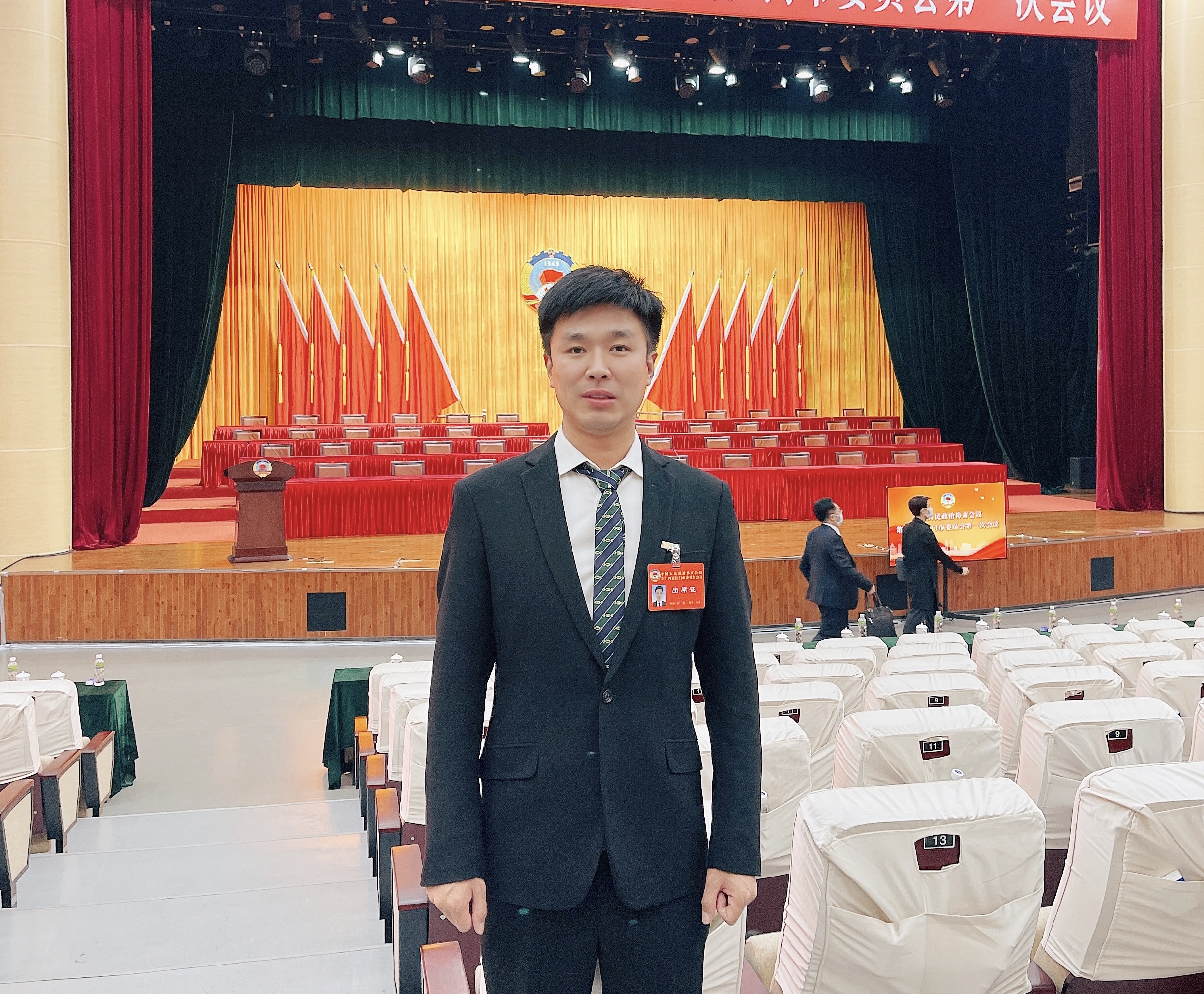 4、舒毅(江门日报配图).jpg